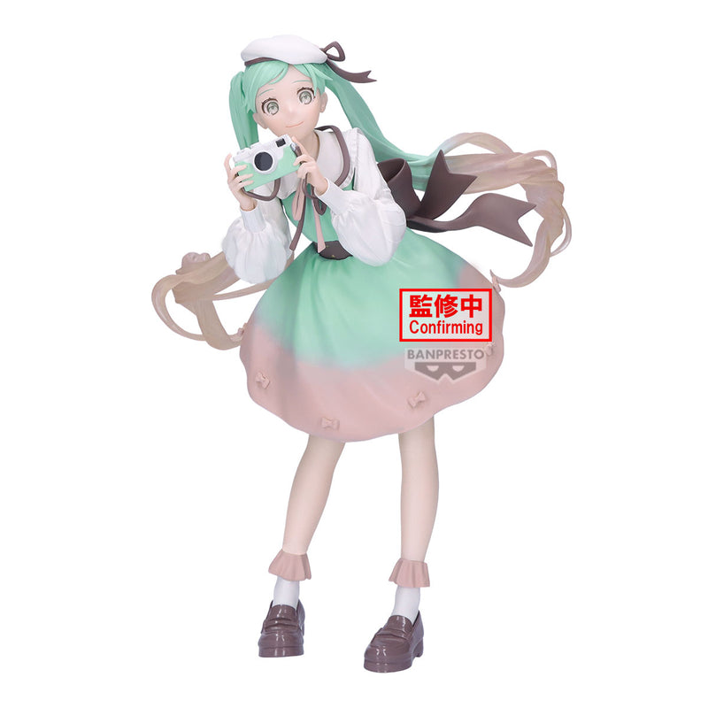 Hatsune Miku (Camera) | Holiday Memories Figure