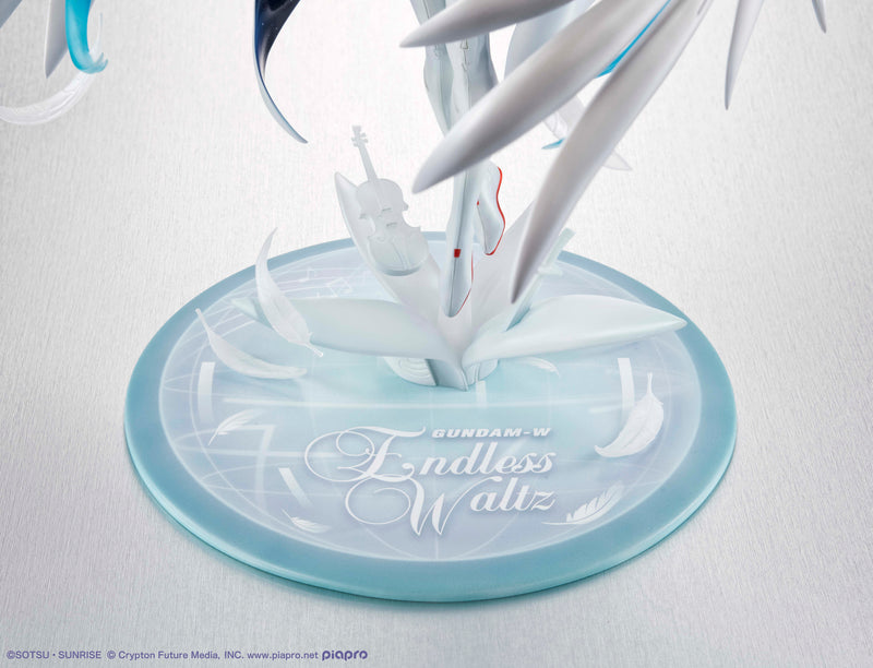 Lucrea: Hatsune Miku × Wing Gundam Zero EW 1/7 Scale Figure