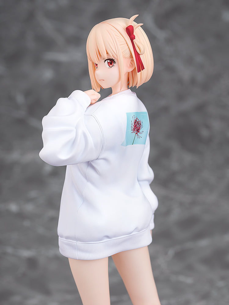 Chisato Nishikigi: Oversized Sweatshirt Ver. | 1/7 Scale Figure
