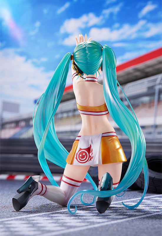 Racing Miku 2010 Ver. Art by Kentaro Yabuki | 1/7 Scale Figure